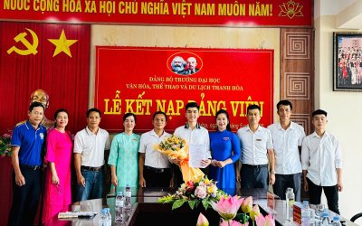 CHI BỘ KHOA THỂ DỤC THỂ THAO TỔ CHỨC LỄ KẾT NẠP   ĐẢNG VIÊN MỚI CHO SINH VIÊN